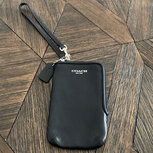 Coach New York Black Leather Wristlet Wallet Silver Hardware